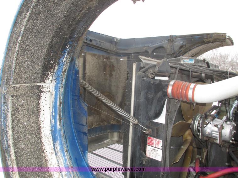 image for item J8792 1999 Peterbilt 379 semi truck