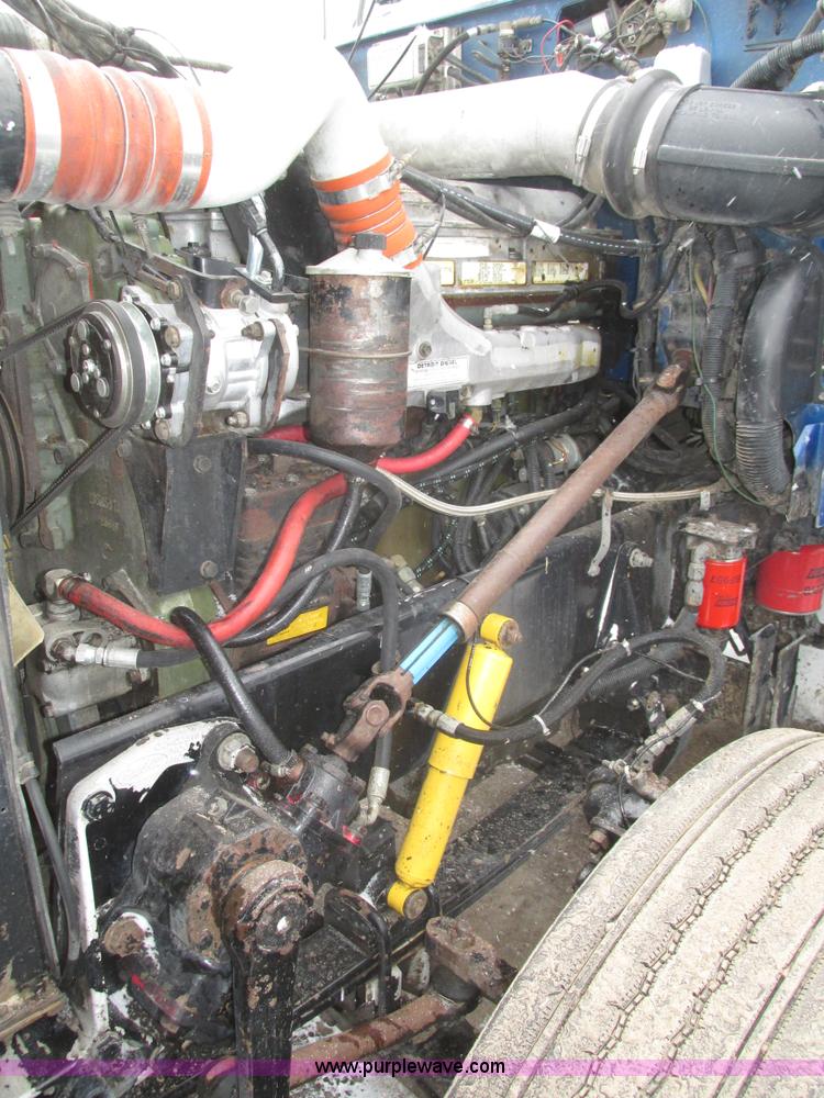 image for item J8792 1999 Peterbilt 379 semi truck