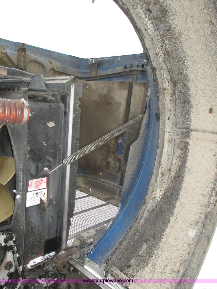 image for item J8792 1999 Peterbilt 379 semi truck