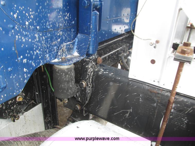 image for item J8792 1999 Peterbilt 379 semi truck