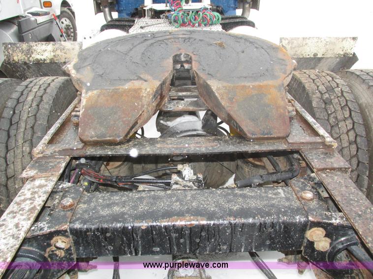 image for item J8792 1999 Peterbilt 379 semi truck