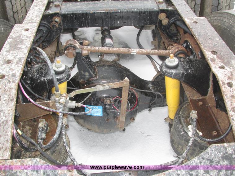 image for item J8792 1999 Peterbilt 379 semi truck