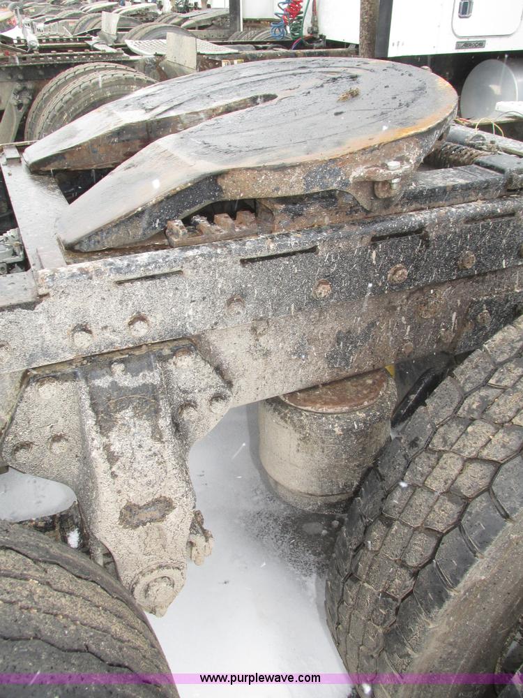 image for item J8792 1999 Peterbilt 379 semi truck