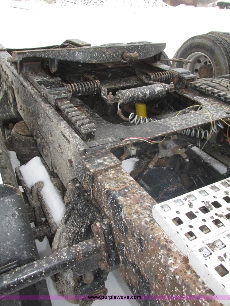 image for item J8792 1999 Peterbilt 379 semi truck