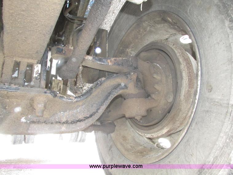 image for item J8792 1999 Peterbilt 379 semi truck