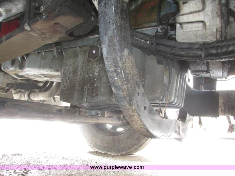 image for item J8792 1999 Peterbilt 379 semi truck