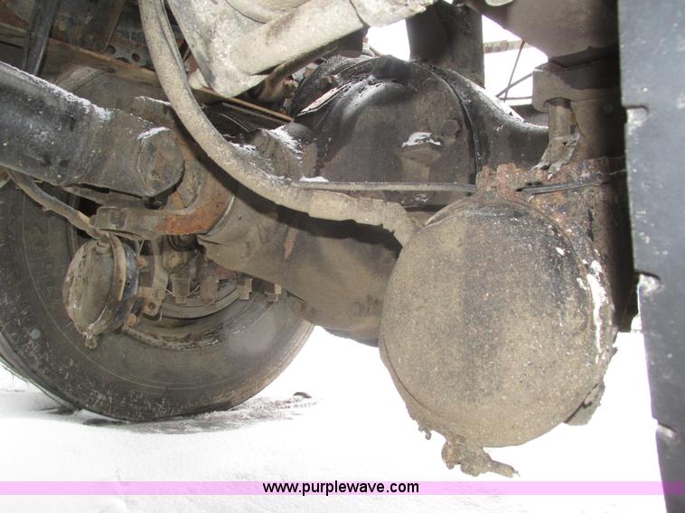 image for item J8792 1999 Peterbilt 379 semi truck