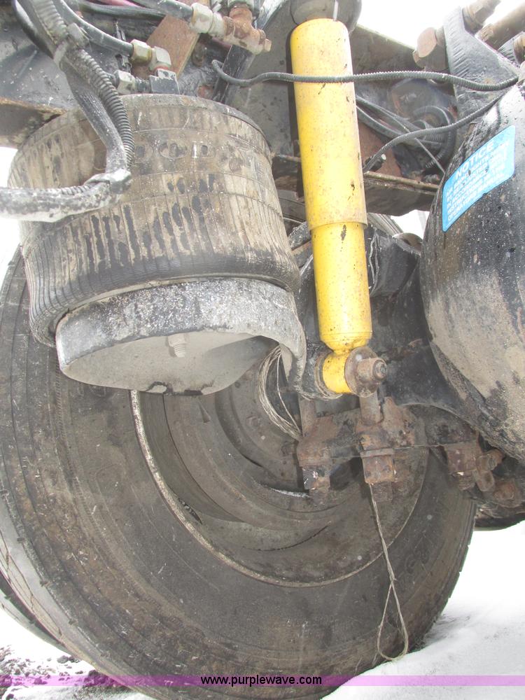 image for item J8792 1999 Peterbilt 379 semi truck