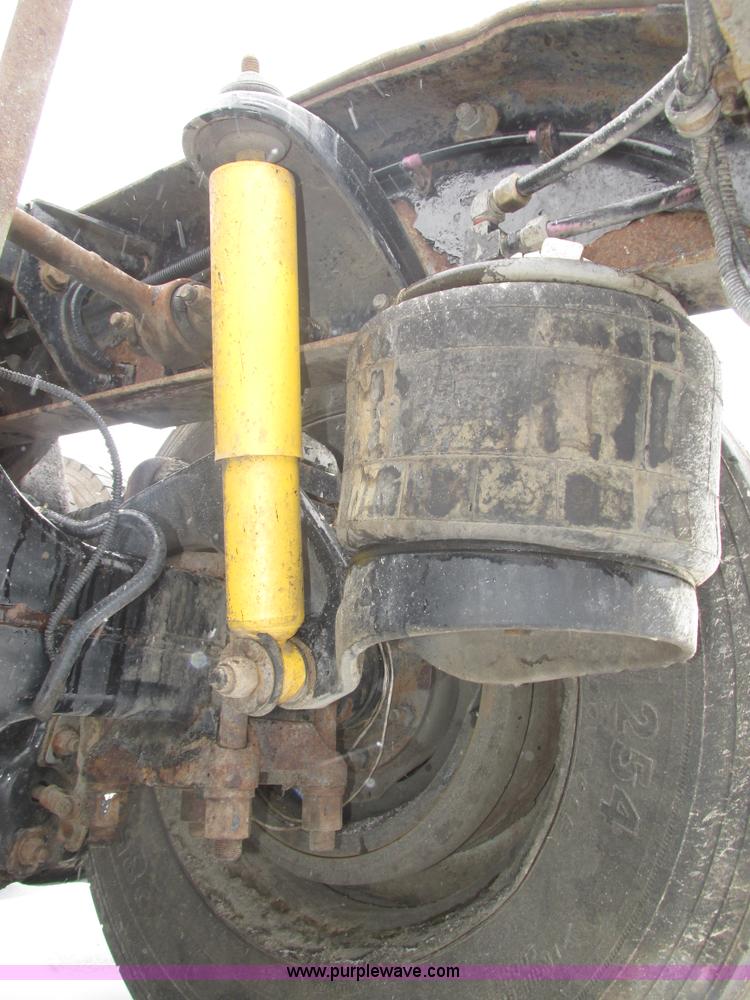 image for item J8792 1999 Peterbilt 379 semi truck