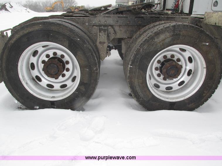 image for item J8792 1999 Peterbilt 379 semi truck