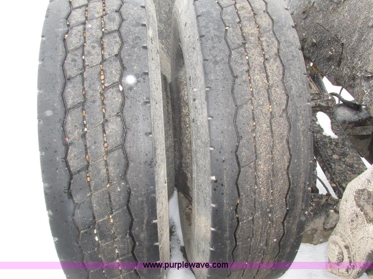 image for item J8792 1999 Peterbilt 379 semi truck