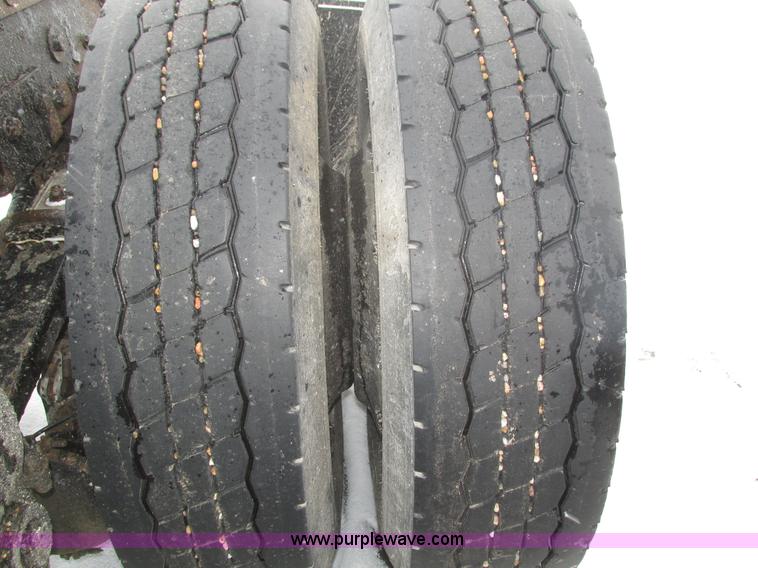 image for item J8792 1999 Peterbilt 379 semi truck