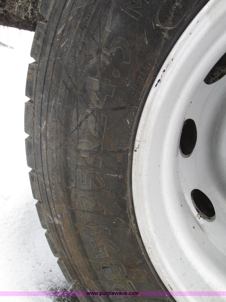 image for item J8792 1999 Peterbilt 379 semi truck