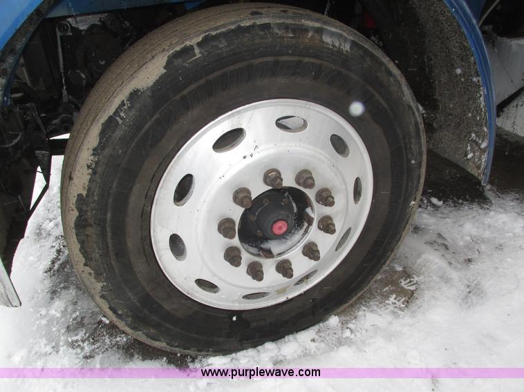 image for item J8792 1999 Peterbilt 379 semi truck