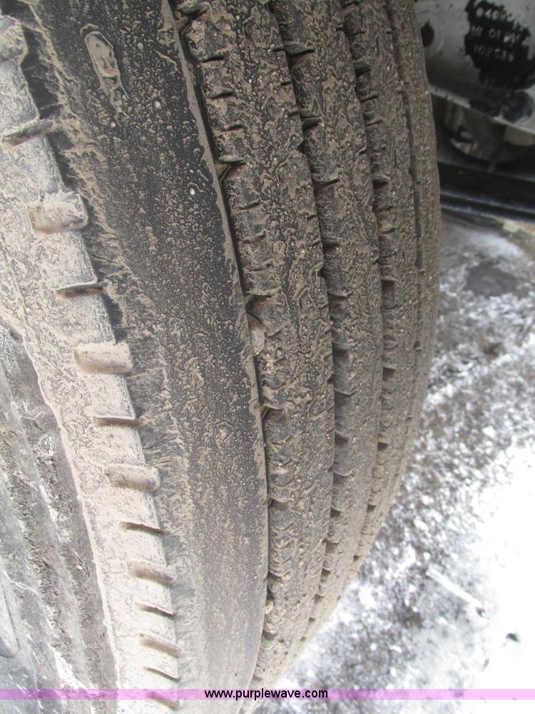 image for item J8792 1999 Peterbilt 379 semi truck