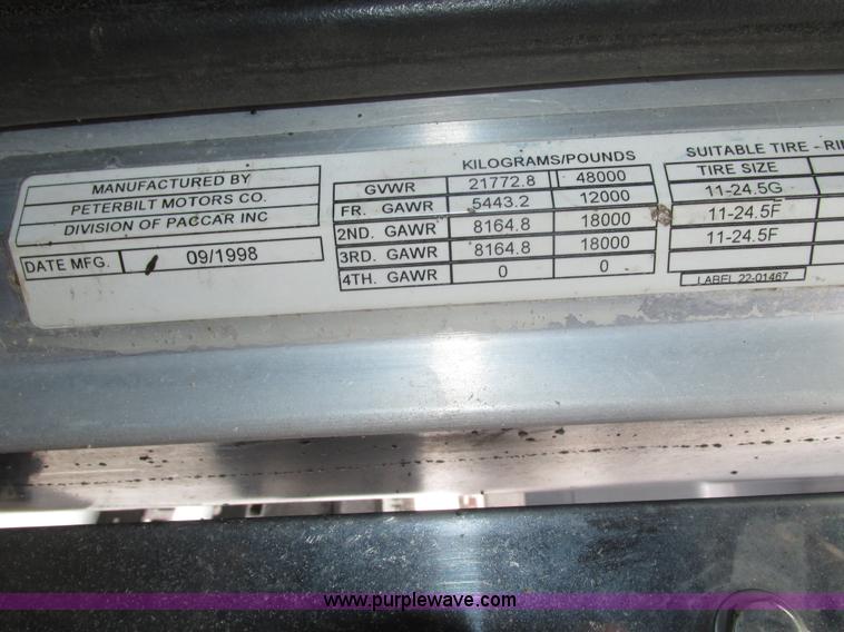 image for item J8792 1999 Peterbilt 379 semi truck