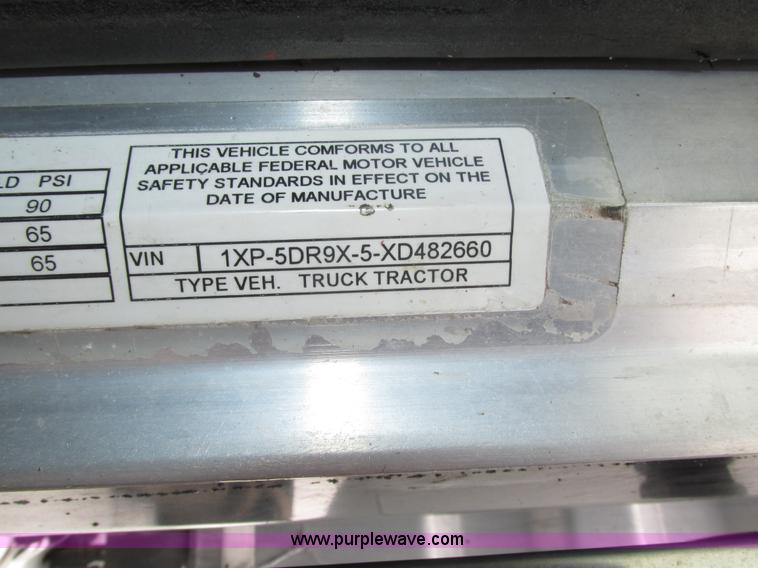 image for item J8792 1999 Peterbilt 379 semi truck