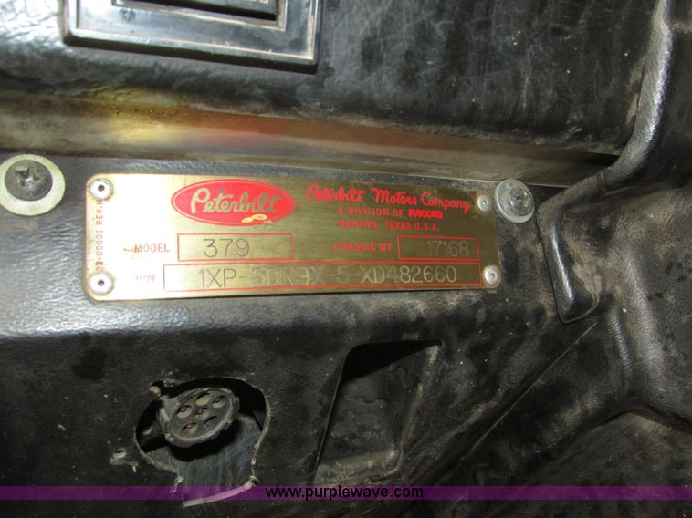 image for item J8792 1999 Peterbilt 379 semi truck