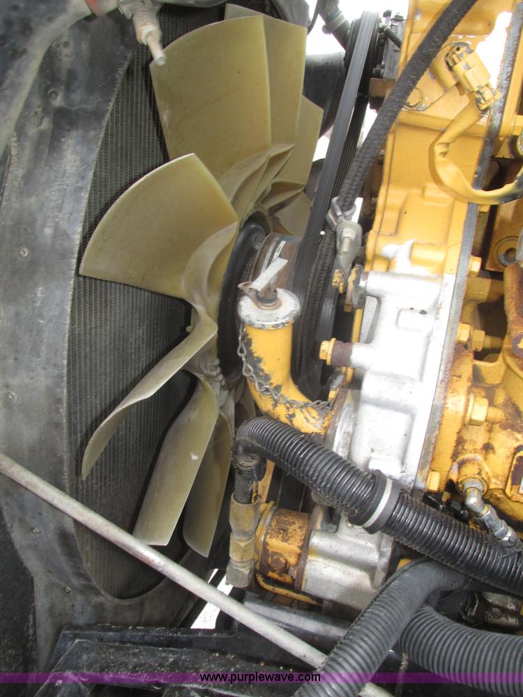 image for item J8793 2006 Kenworth T600 semi truck