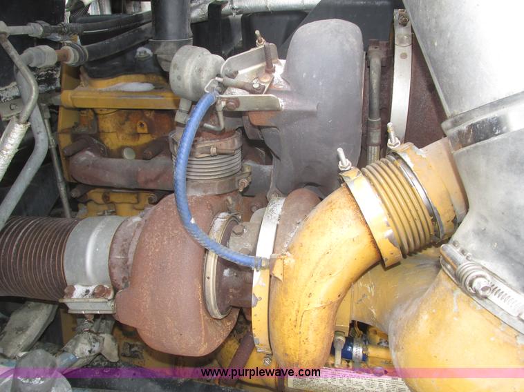 image for item J8793 2006 Kenworth T600 semi truck