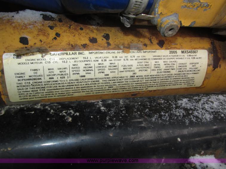 image for item J8793 2006 Kenworth T600 semi truck