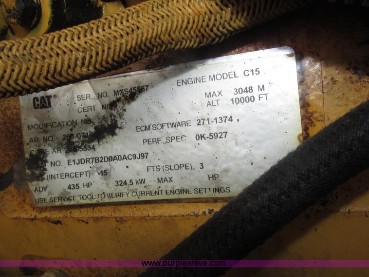 image for item J8793 2006 Kenworth T600 semi truck