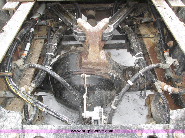 image for item J8793 2006 Kenworth T600 semi truck