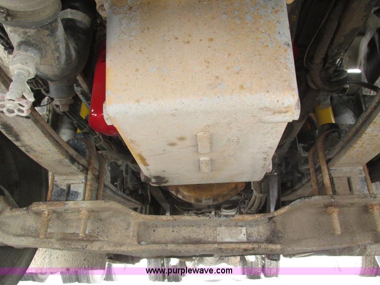 image for item J8793 2006 Kenworth T600 semi truck