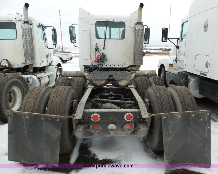 image for item J8794 2000 Freightliner Century Class semi truck