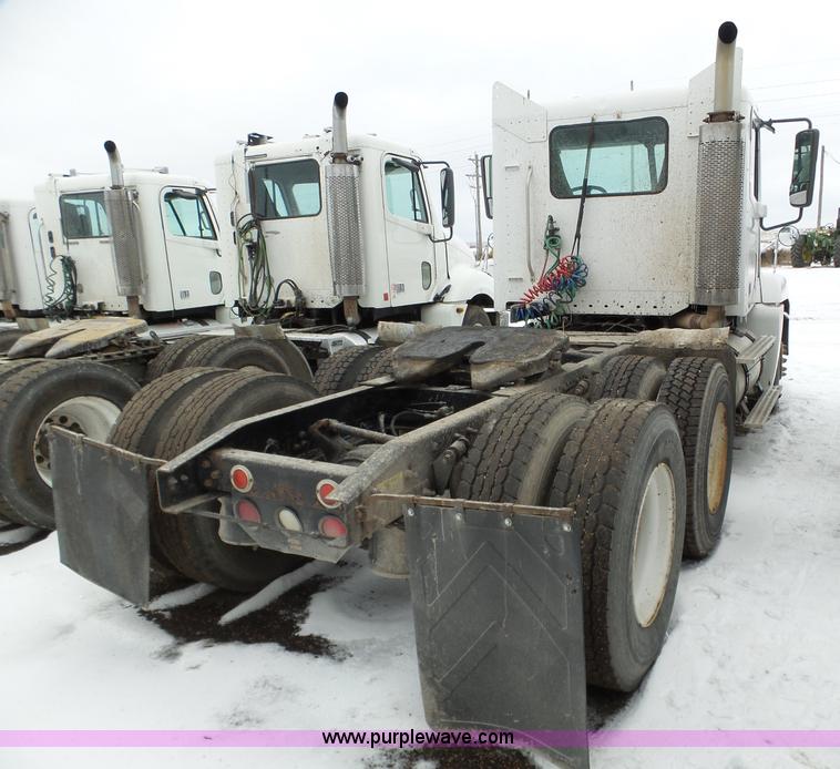 image for item J8794 2000 Freightliner Century Class semi truck