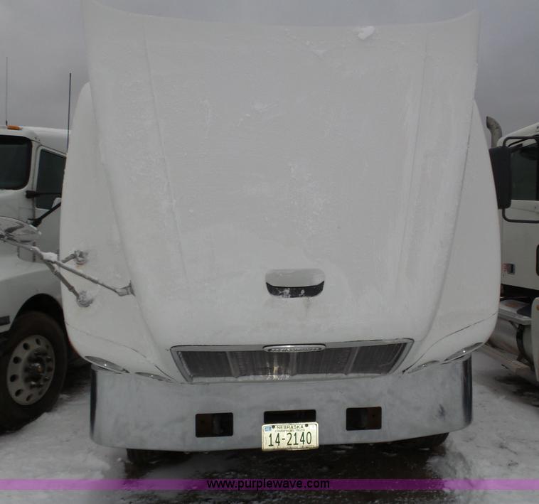 image for item J8794 2000 Freightliner Century Class semi truck