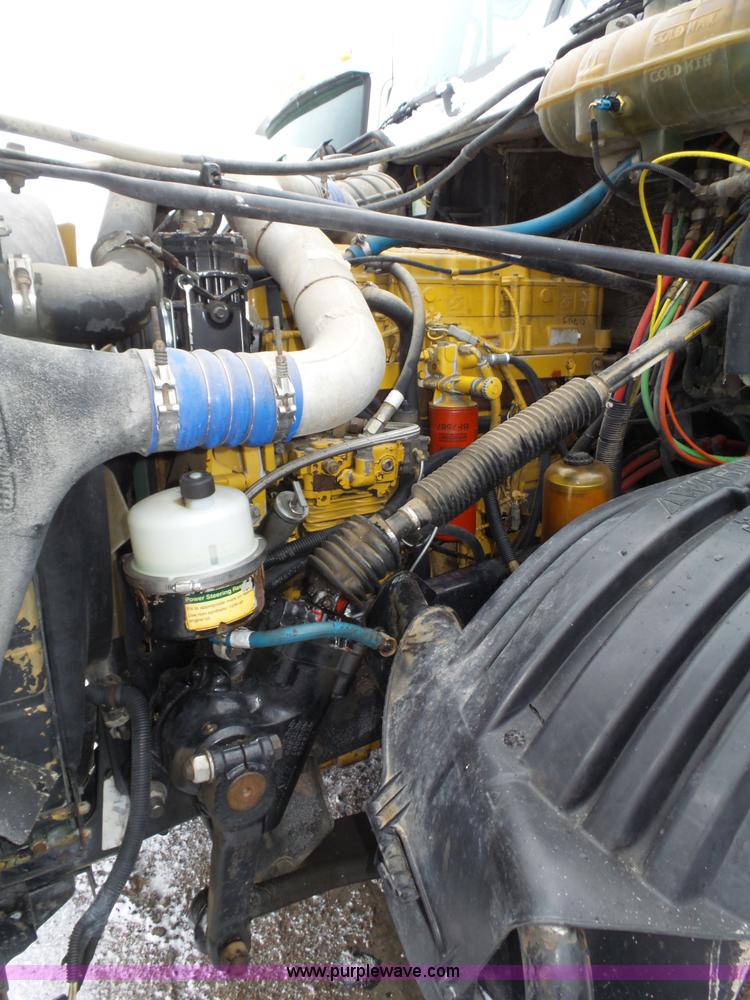 image for item J8794 2000 Freightliner Century Class semi truck