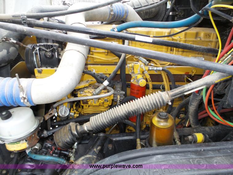 image for item J8794 2000 Freightliner Century Class semi truck