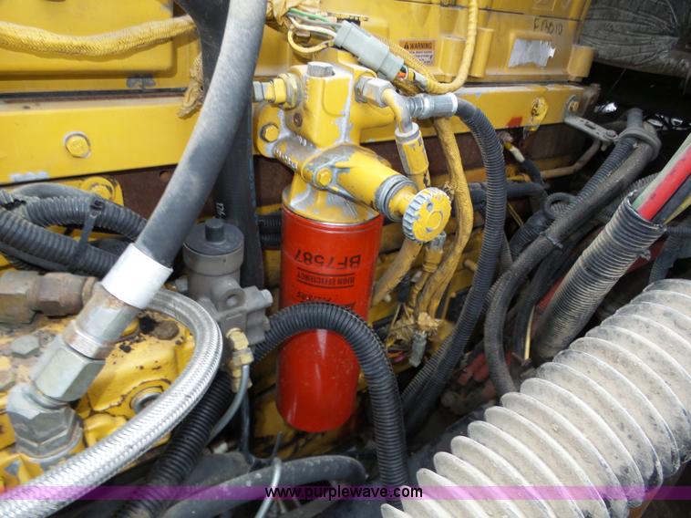 image for item J8794 2000 Freightliner Century Class semi truck