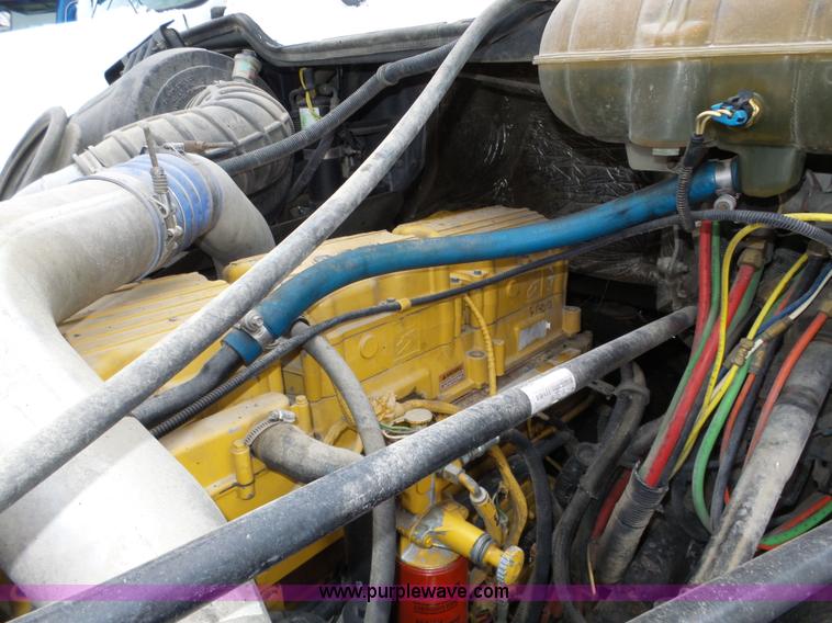 image for item J8794 2000 Freightliner Century Class semi truck