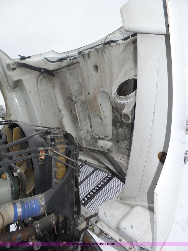 image for item J8794 2000 Freightliner Century Class semi truck