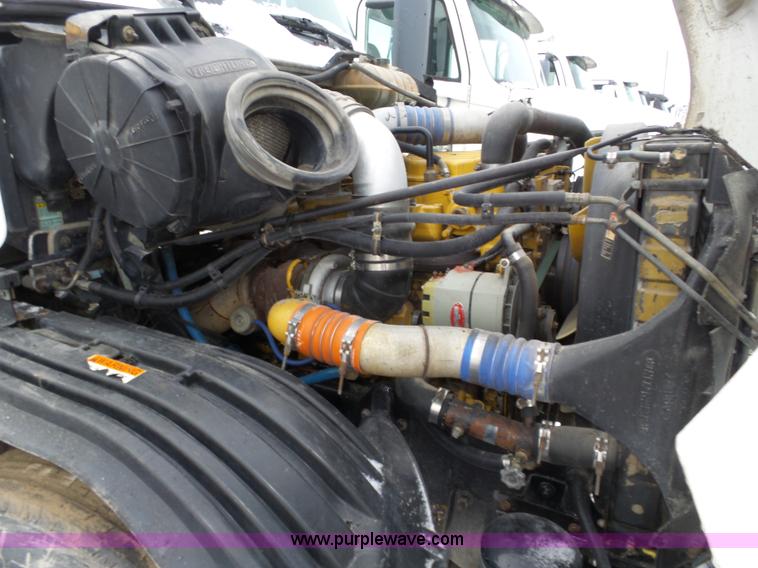 image for item J8794 2000 Freightliner Century Class semi truck