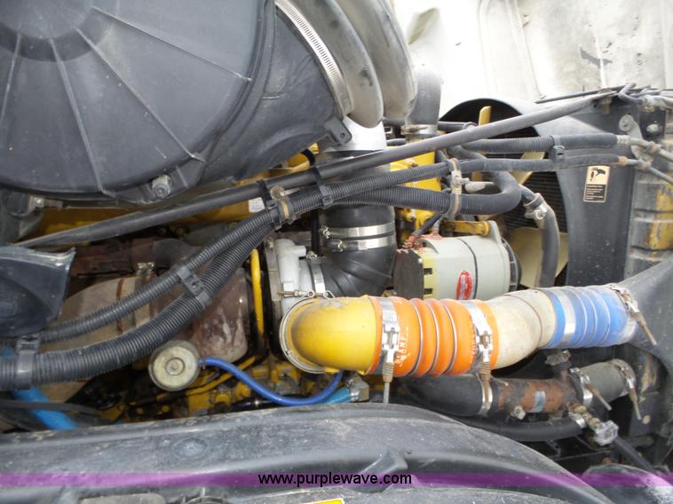 image for item J8794 2000 Freightliner Century Class semi truck