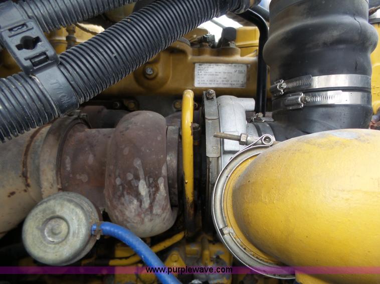 image for item J8794 2000 Freightliner Century Class semi truck