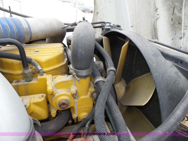 image for item J8794 2000 Freightliner Century Class semi truck