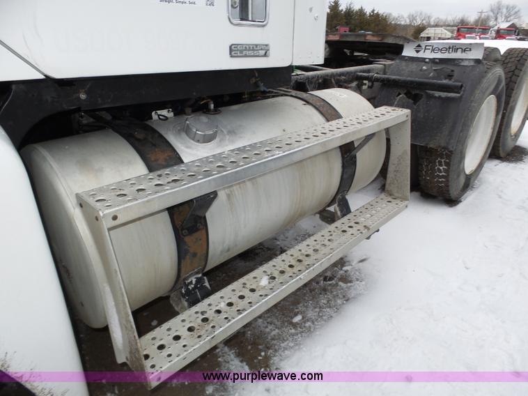 image for item J8794 2000 Freightliner Century Class semi truck