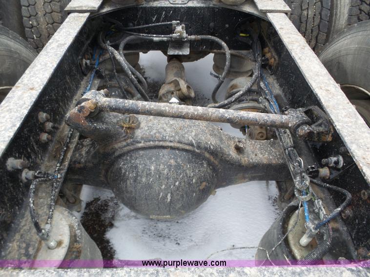 image for item J8794 2000 Freightliner Century Class semi truck