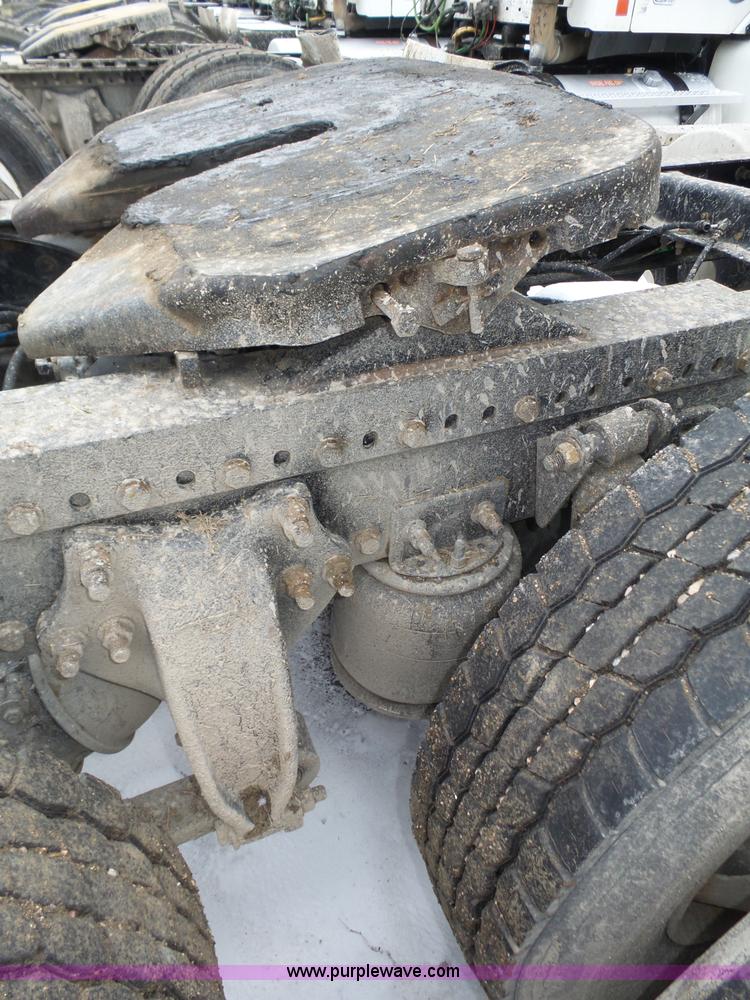 image for item J8794 2000 Freightliner Century Class semi truck