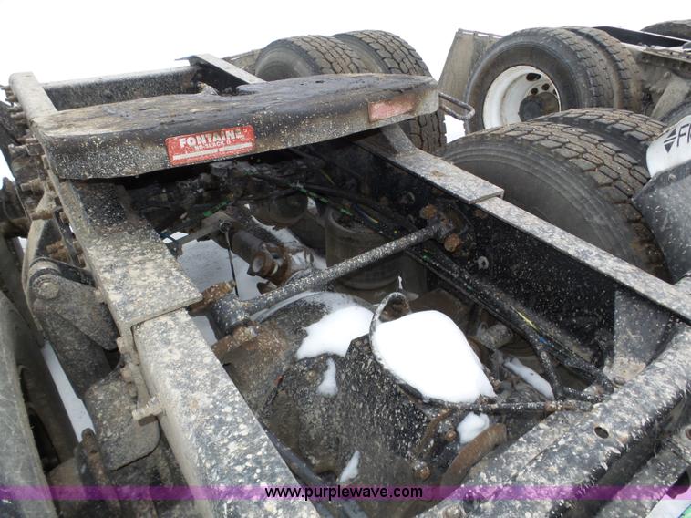 image for item J8794 2000 Freightliner Century Class semi truck