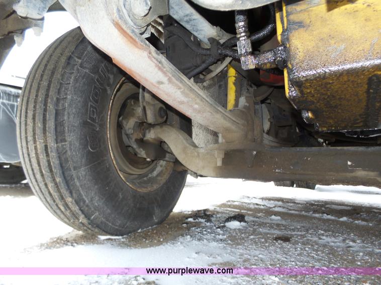 image for item J8794 2000 Freightliner Century Class semi truck