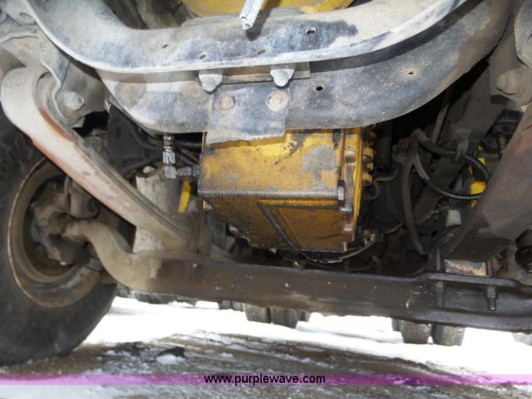 image for item J8794 2000 Freightliner Century Class semi truck