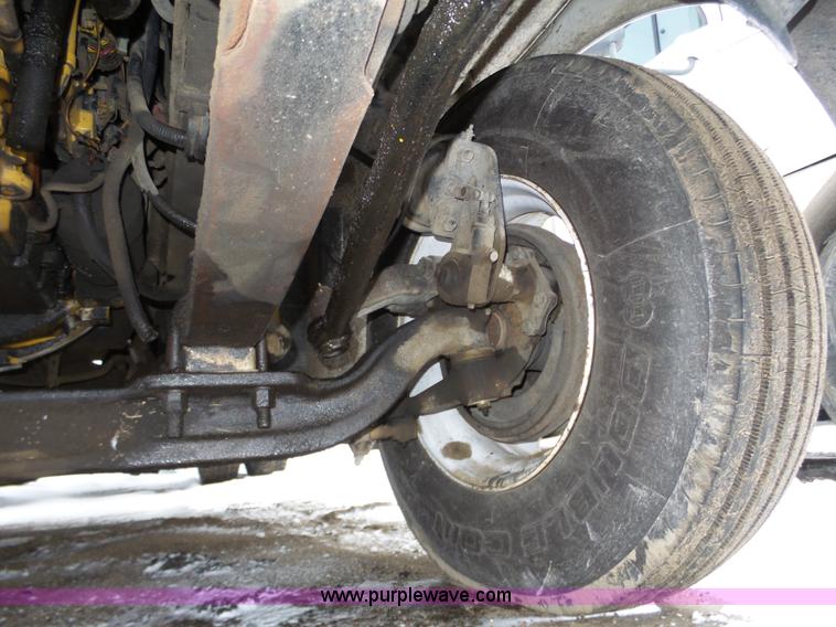 image for item J8794 2000 Freightliner Century Class semi truck