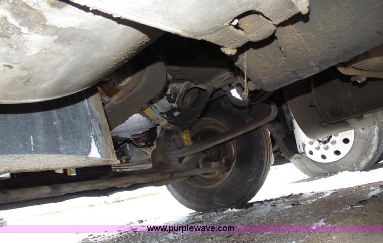 image for item J8794 2000 Freightliner Century Class semi truck