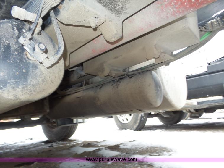 image for item J8794 2000 Freightliner Century Class semi truck