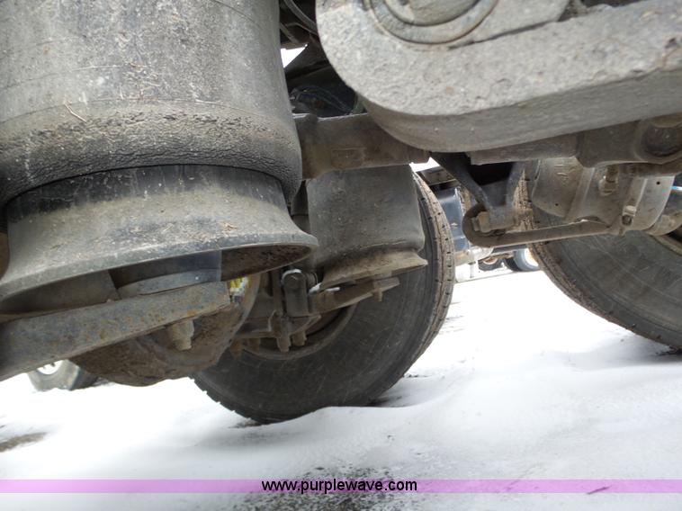 image for item J8794 2000 Freightliner Century Class semi truck